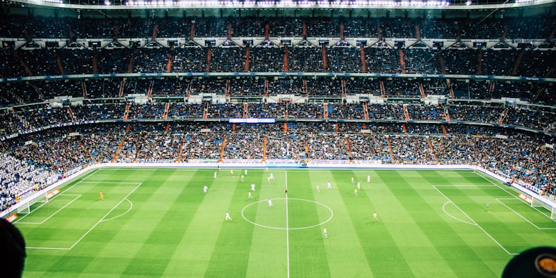 英超联赛阿森纳对阵曼联的激烈比赛瞬间